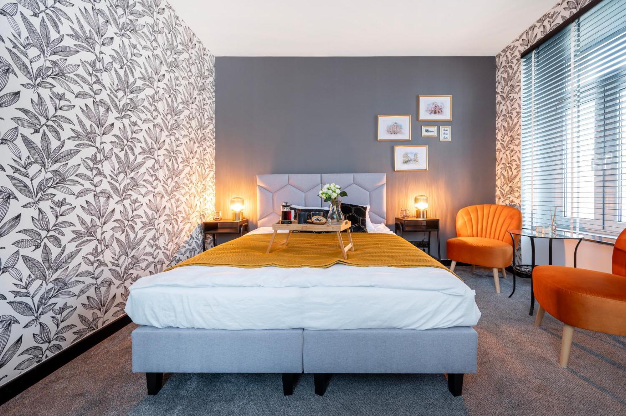 Historic Studio - Top Location, Tram & Shops Nearby, Fabryczna - By Rentujemy Apartment Lodz  Ngoại thất bức ảnh