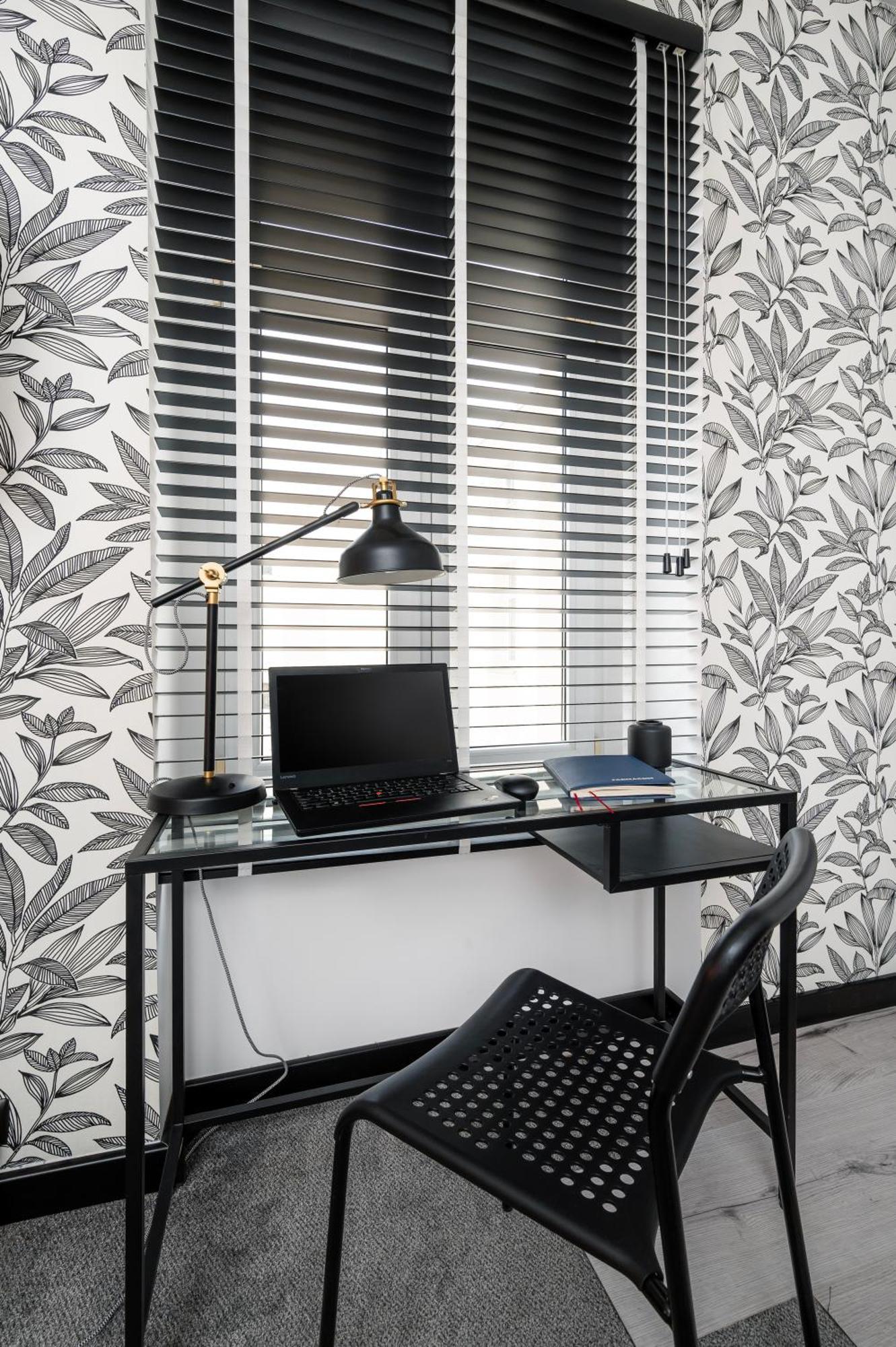 Historic Studio - Top Location, Tram & Shops Nearby, Fabryczna - By Rentujemy Apartment Lodz  Ngoại thất bức ảnh