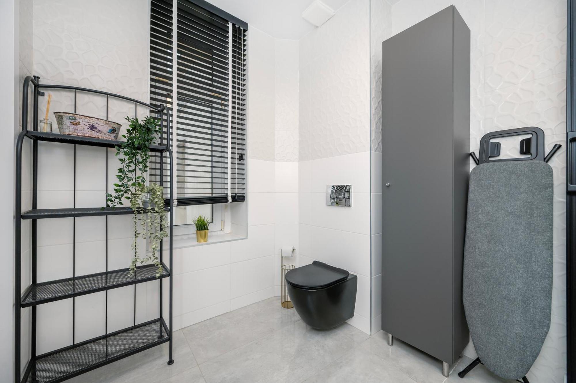 Historic Studio - Top Location, Tram & Shops Nearby, Fabryczna - By Rentujemy Apartment Lodz  Ngoại thất bức ảnh