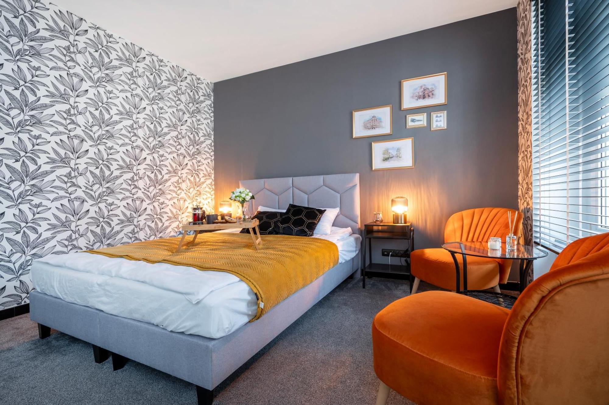 Historic Studio - Top Location, Tram & Shops Nearby, Fabryczna - By Rentujemy Apartment Lodz  Ngoại thất bức ảnh